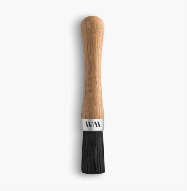 Cleaning brush in wood