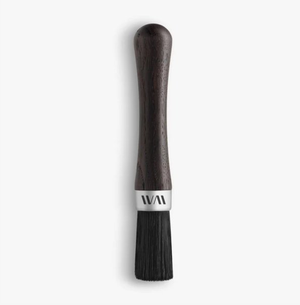 Cleaning brush in wood