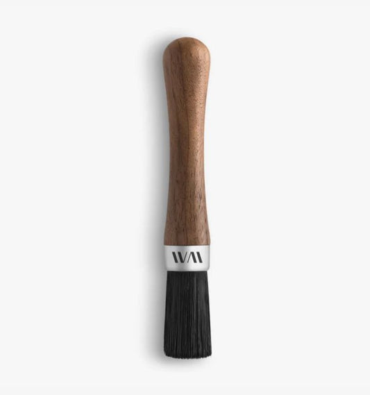 Cleaning brush in wood