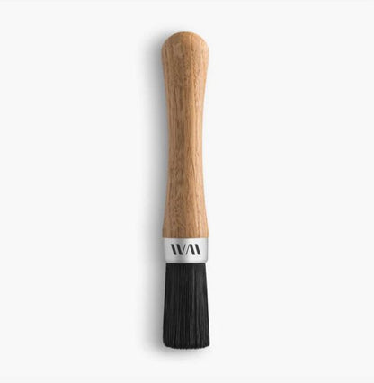Cleaning brush in wood